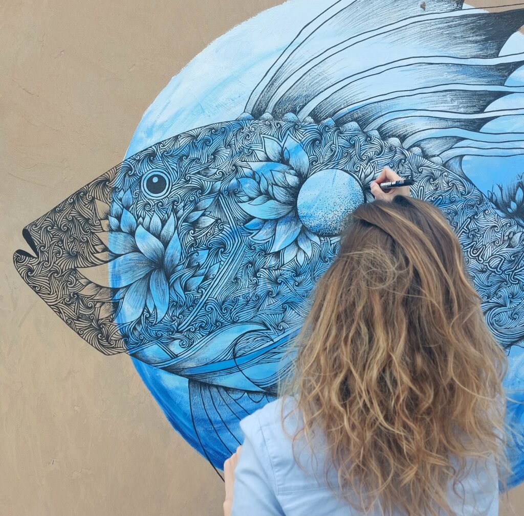 fresque murale dessins volutes poissons Marseille Virtual Expo